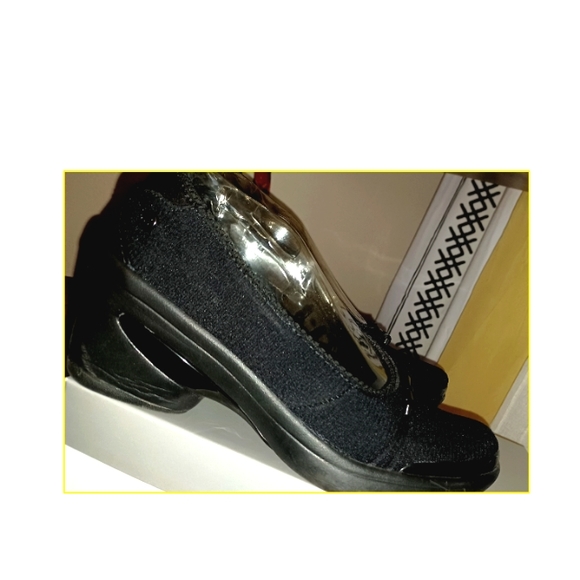 WOMEN BZEES BLACK WONDER😄 SHOES! - Picture 1 of 7